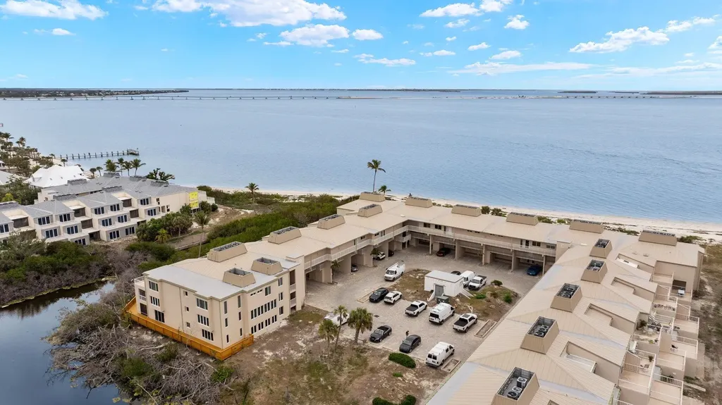200 Periwinkle Way Sanibel FL 33957