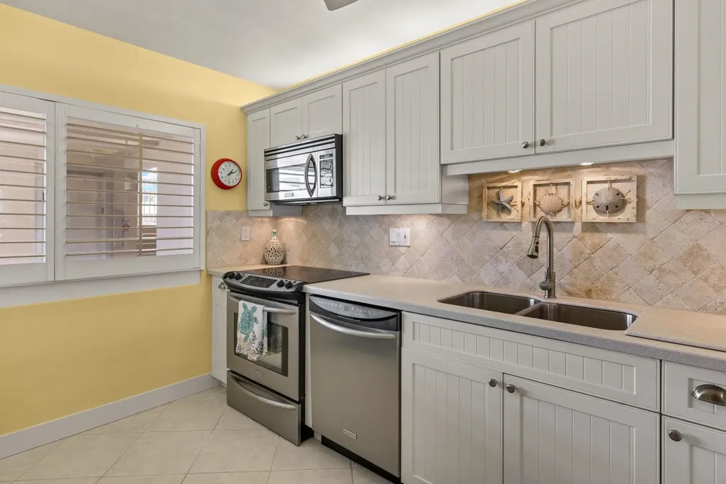 200 Periwinkle Way Sanibel FL 33957