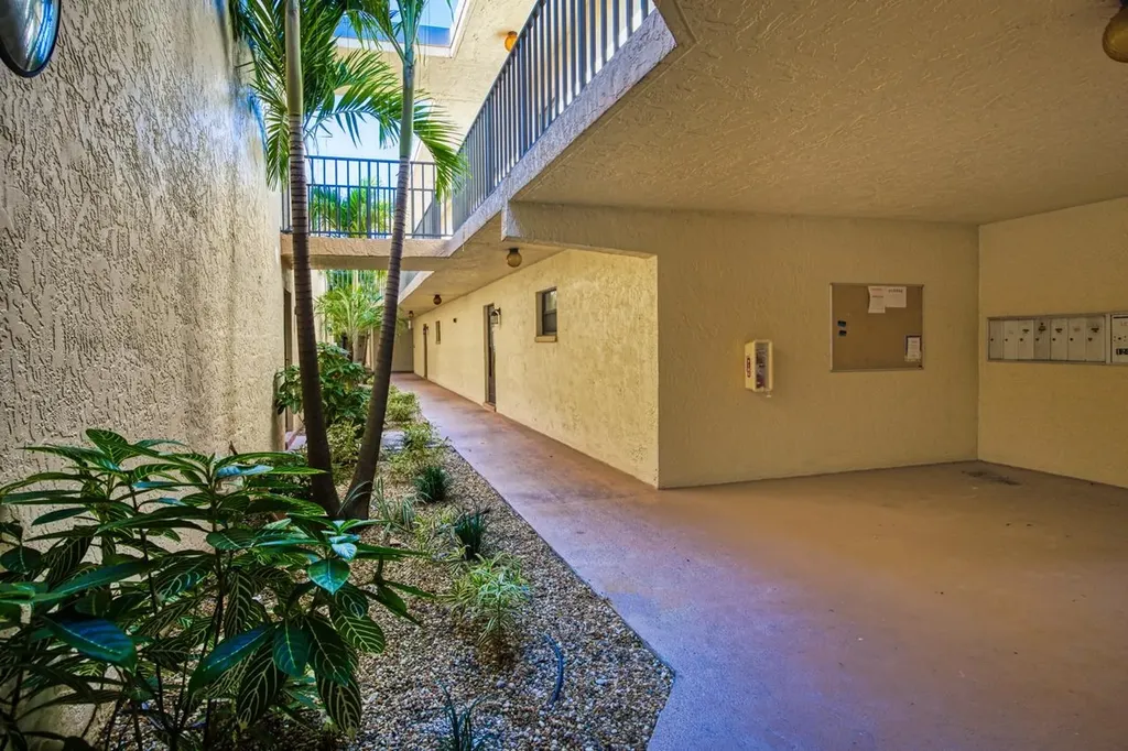 12471 Mcgregor Boulevard Fort Myers FL 33919