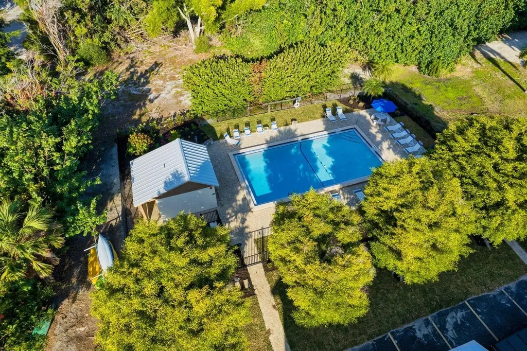 1250 Tennisplace Court Sanibel FL 33957