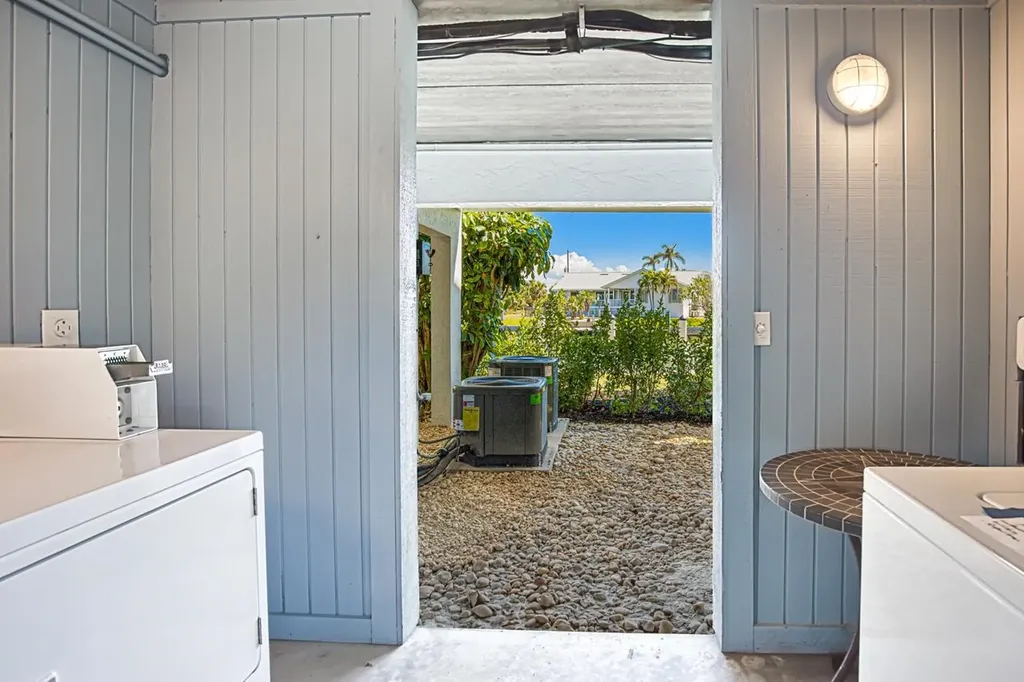 1250 Tennisplace Court Sanibel FL 33957