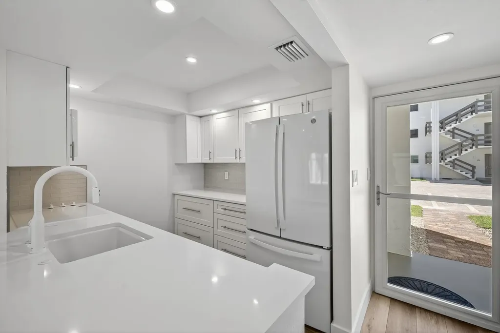 1610 Middle Gulf Drive Sanibel FL 33957