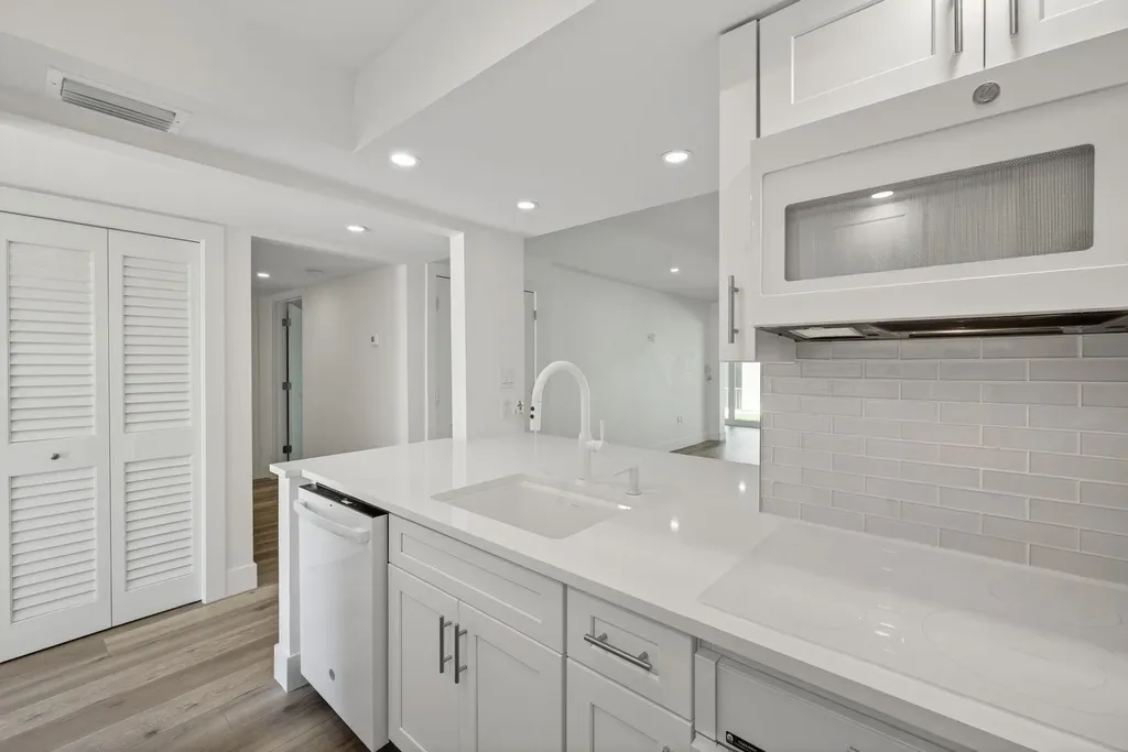 1610 Middle Gulf Drive Sanibel FL 33957