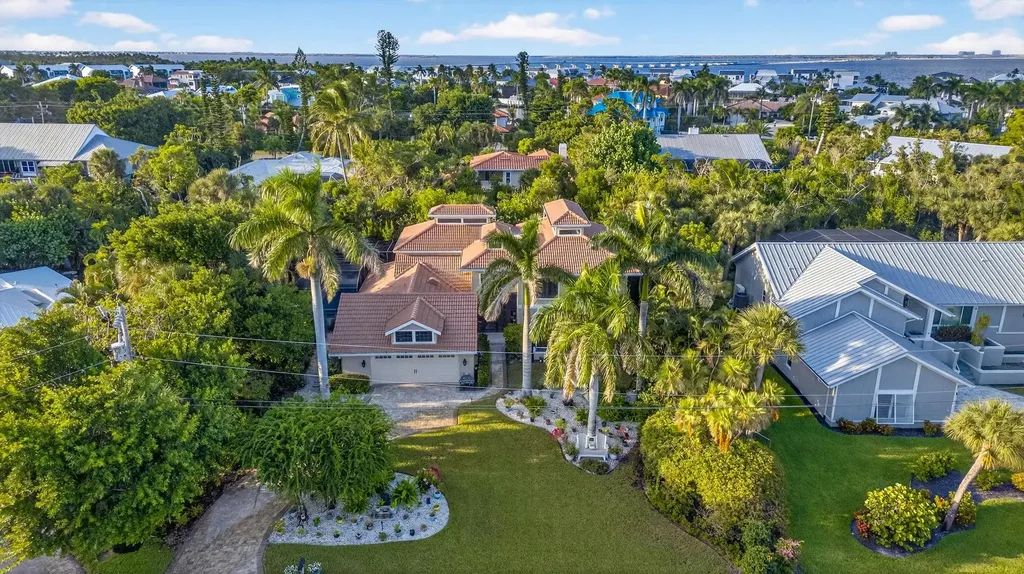732 Windlass Way Sanibel FL 33957