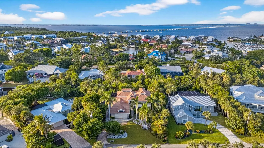 732 Windlass Way Sanibel FL 33957