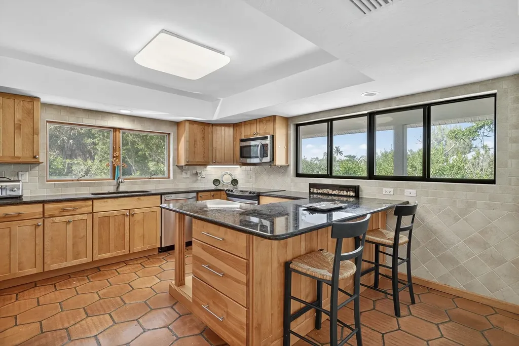 5307 Ladyfinger Lake Road Sanibel FL 33957