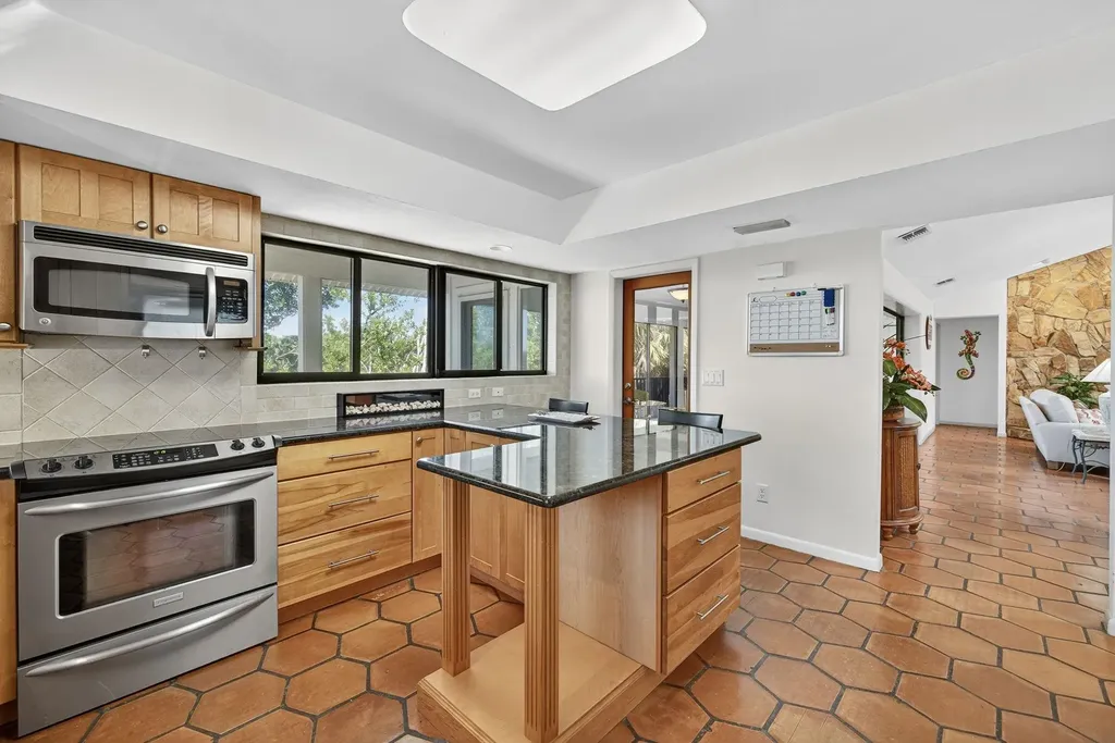 5307 Ladyfinger Lake Road Sanibel FL 33957