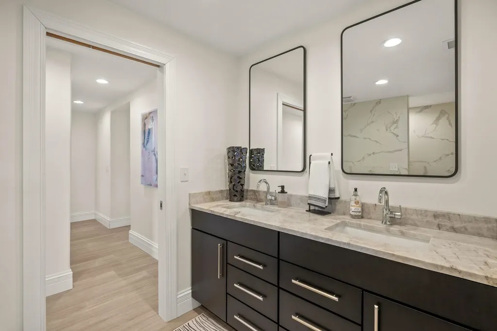 985 Oyster Court Sanibel FL 33957