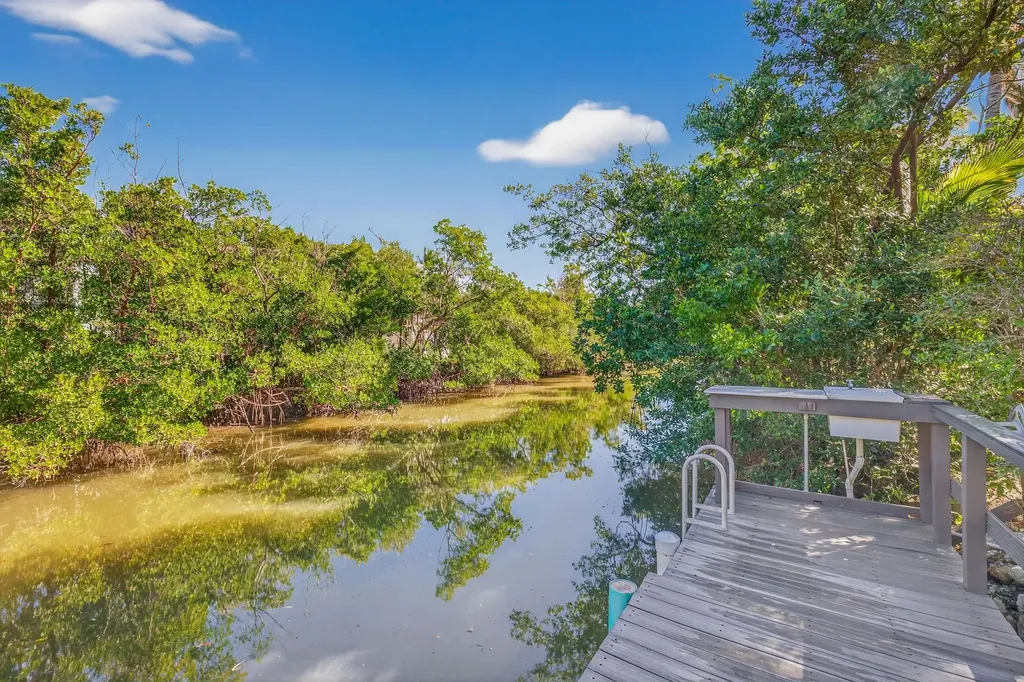 6476 Pine Avenue Sanibel FL 33957