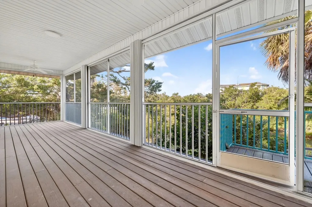 6476 Pine Avenue Sanibel FL 33957