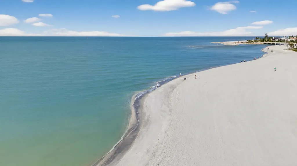 6476 Pine Avenue Sanibel FL 33957