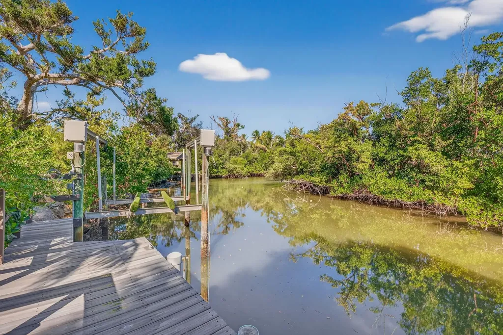 6476 Pine Avenue Sanibel FL 33957