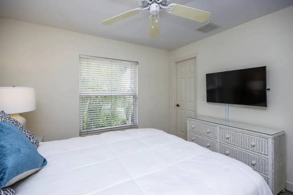 1319 Par View Drive Sanibel FL 33957