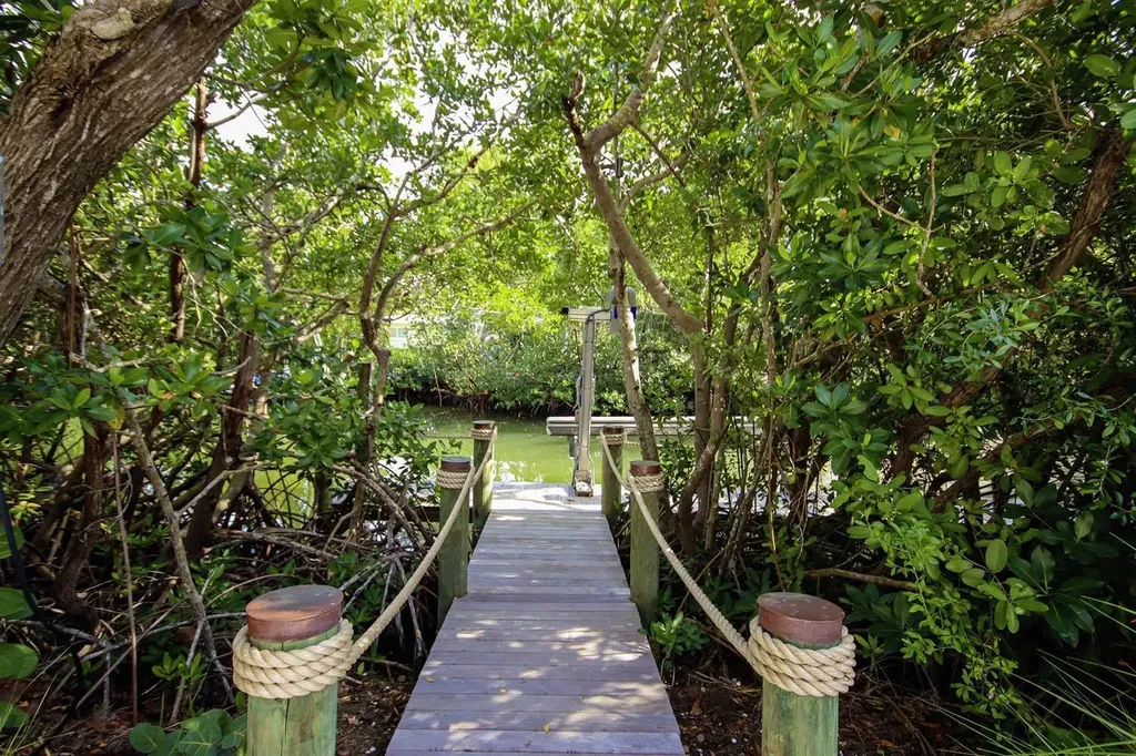 687 Anchor Drive Sanibel FL 33957