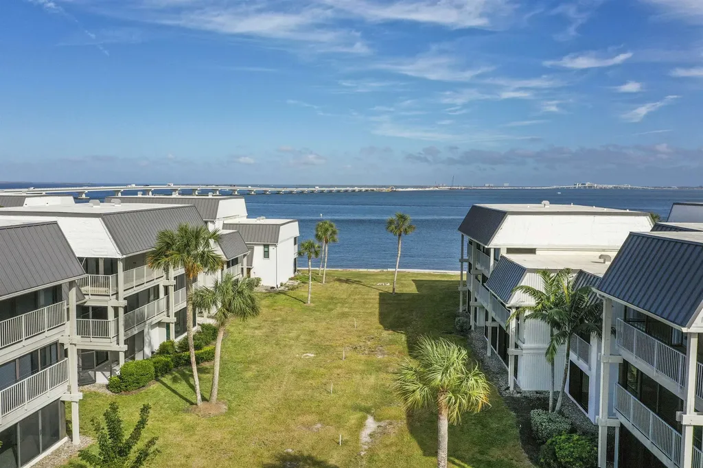 760 Sextant Drive Sanibel FL 33957