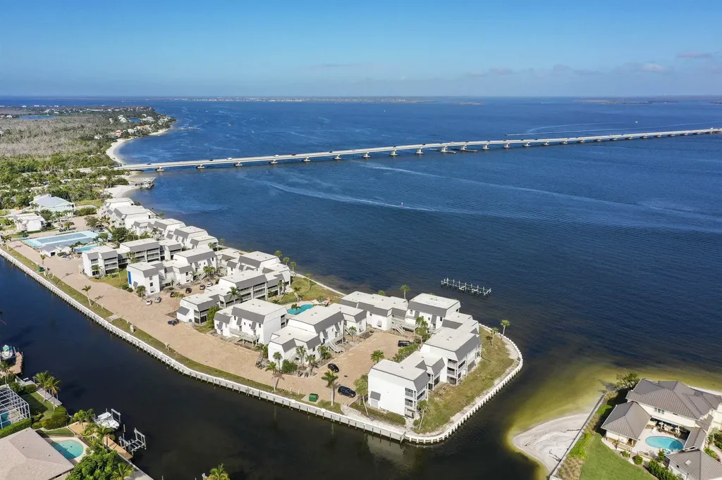 760 Sextant Drive Sanibel FL 33957