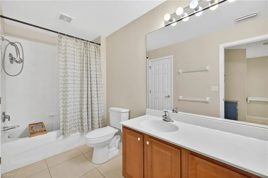 8410 Village Edge Circle Fort Myers FL 33919