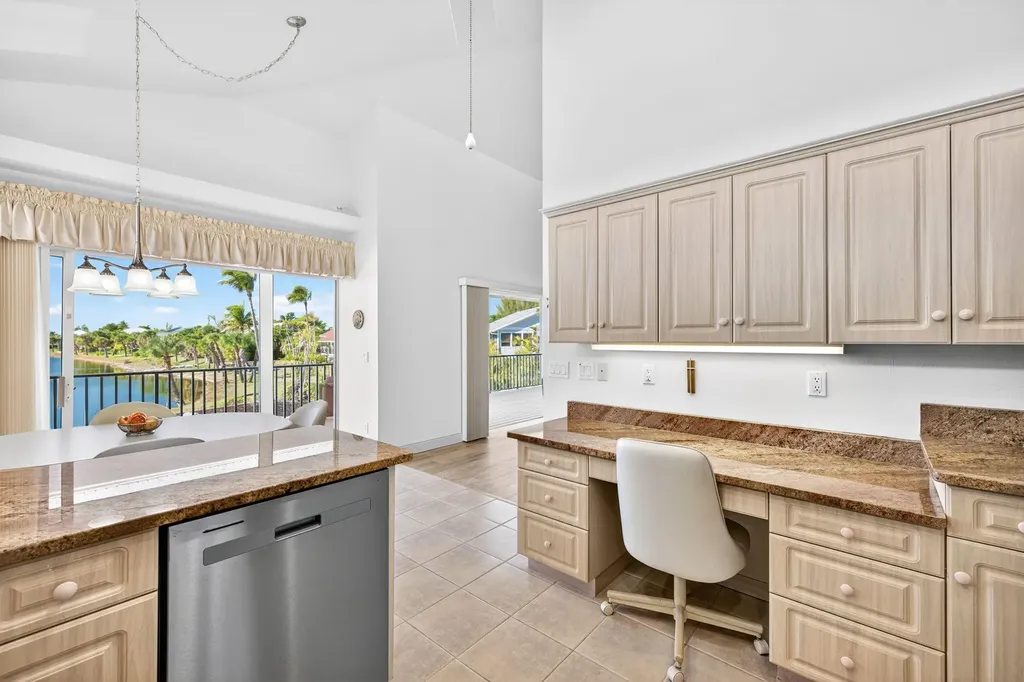 517 Lake Murex Circle Sanibel FL 33957