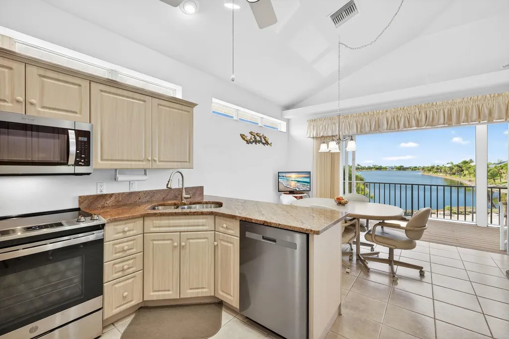 517 Lake Murex Circle Sanibel FL 33957