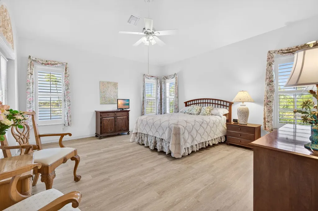 517 Lake Murex Circle Sanibel FL 33957