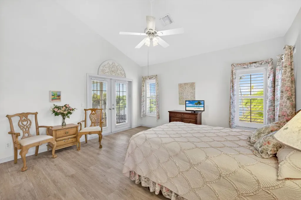 517 Lake Murex Circle Sanibel FL 33957