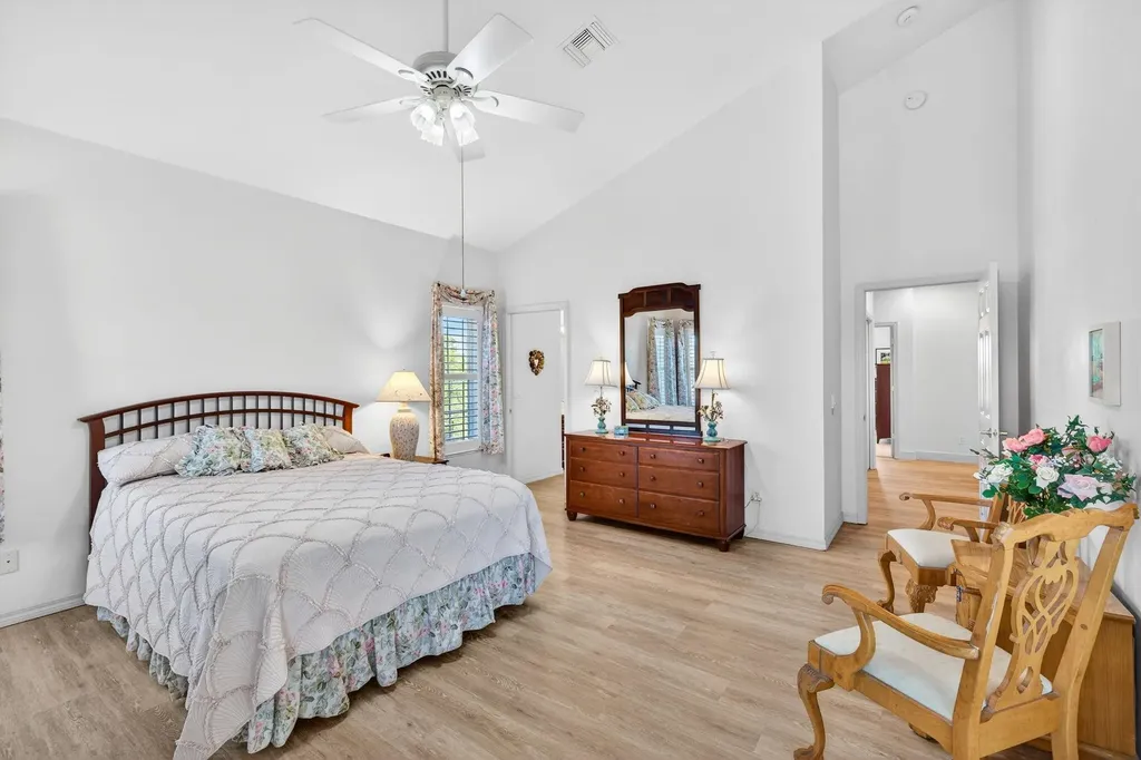 517 Lake Murex Circle Sanibel FL 33957