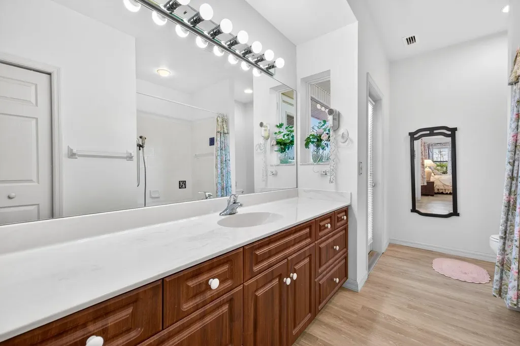 517 Lake Murex Circle Sanibel FL 33957