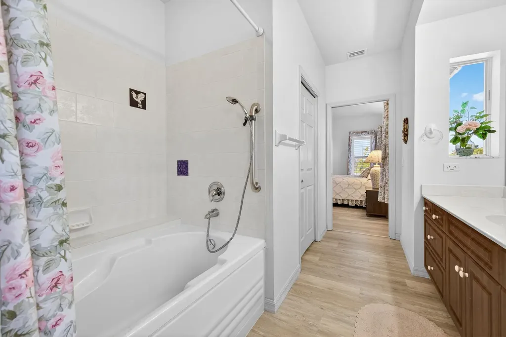 517 Lake Murex Circle Sanibel FL 33957