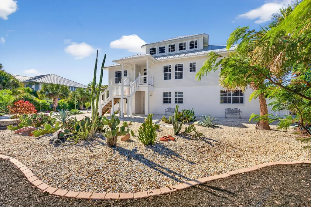 517 Lake Murex Circle Sanibel FL 33957