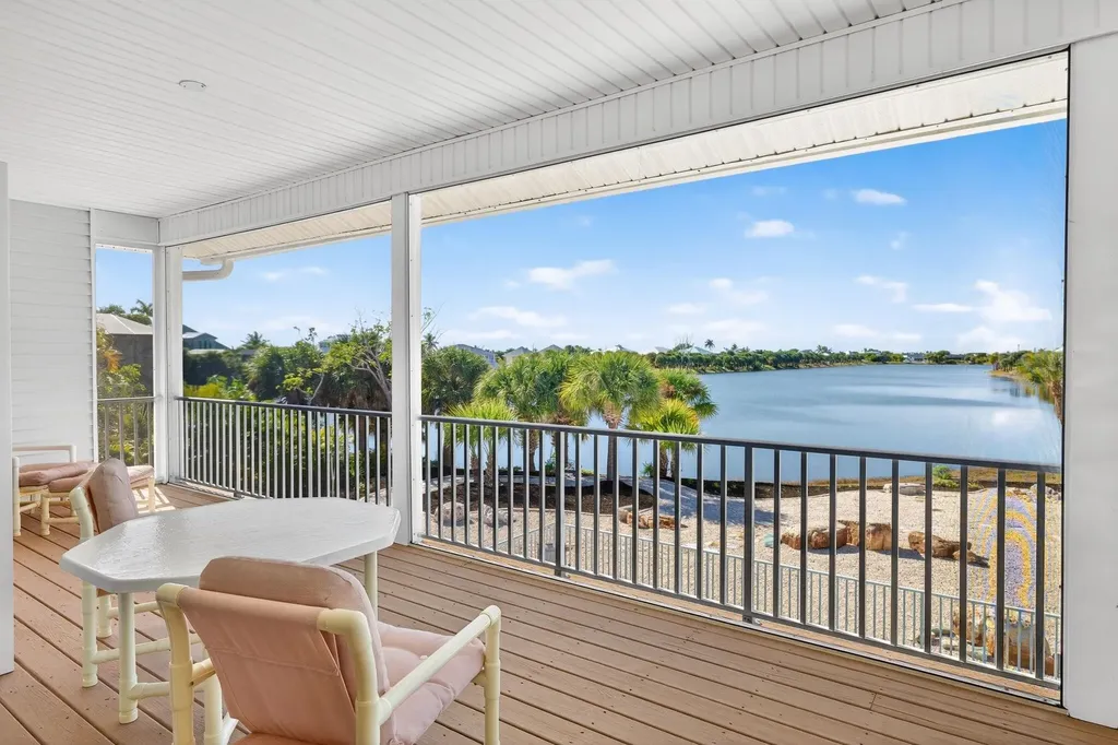 517 Lake Murex Circle Sanibel FL 33957