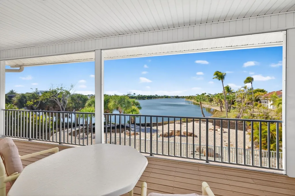 517 Lake Murex Circle Sanibel FL 33957