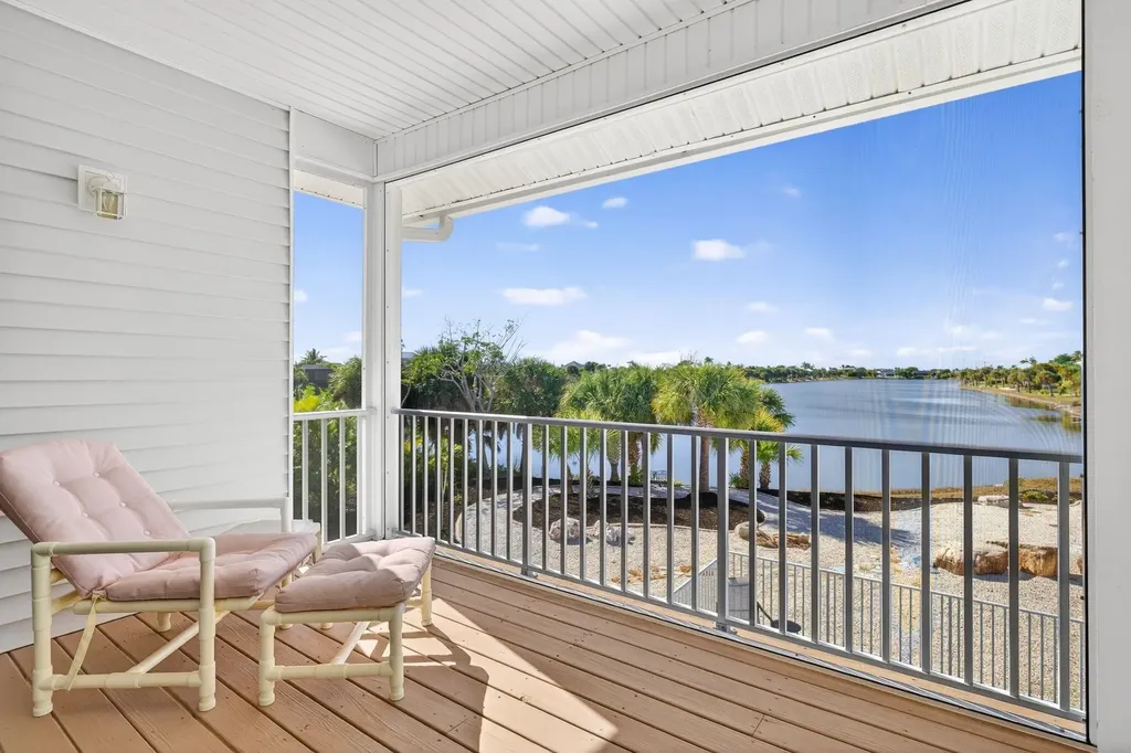 517 Lake Murex Circle Sanibel FL 33957