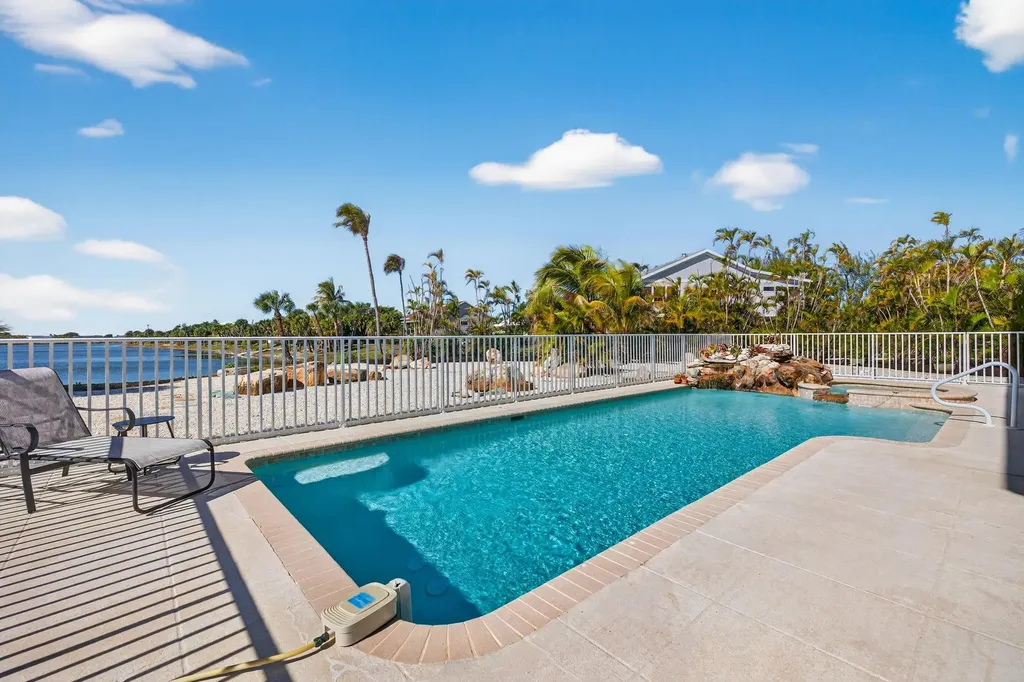 517 Lake Murex Circle Sanibel FL 33957