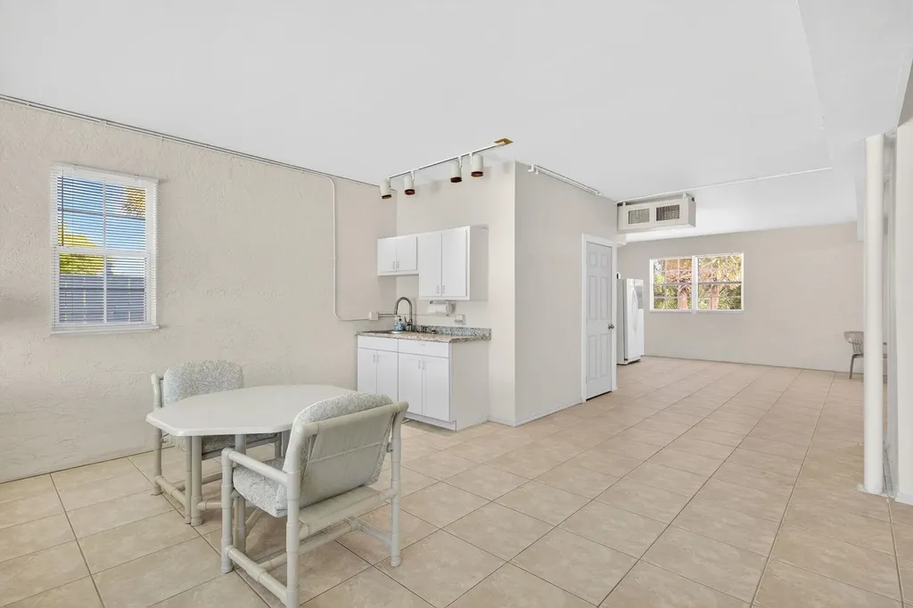 517 Lake Murex Circle Sanibel FL 33957