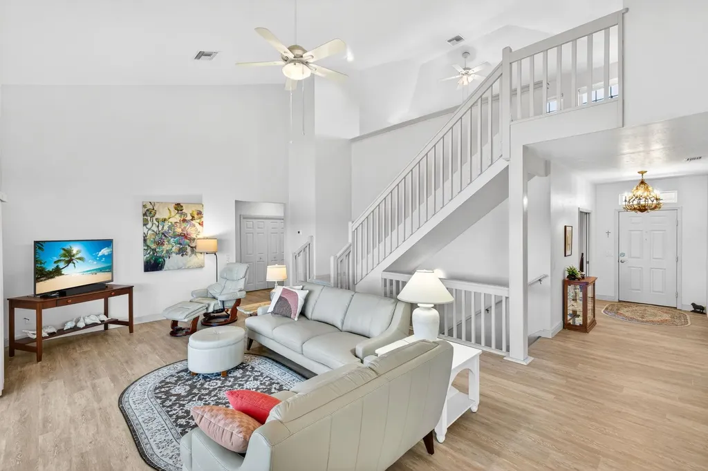 517 Lake Murex Circle Sanibel FL 33957