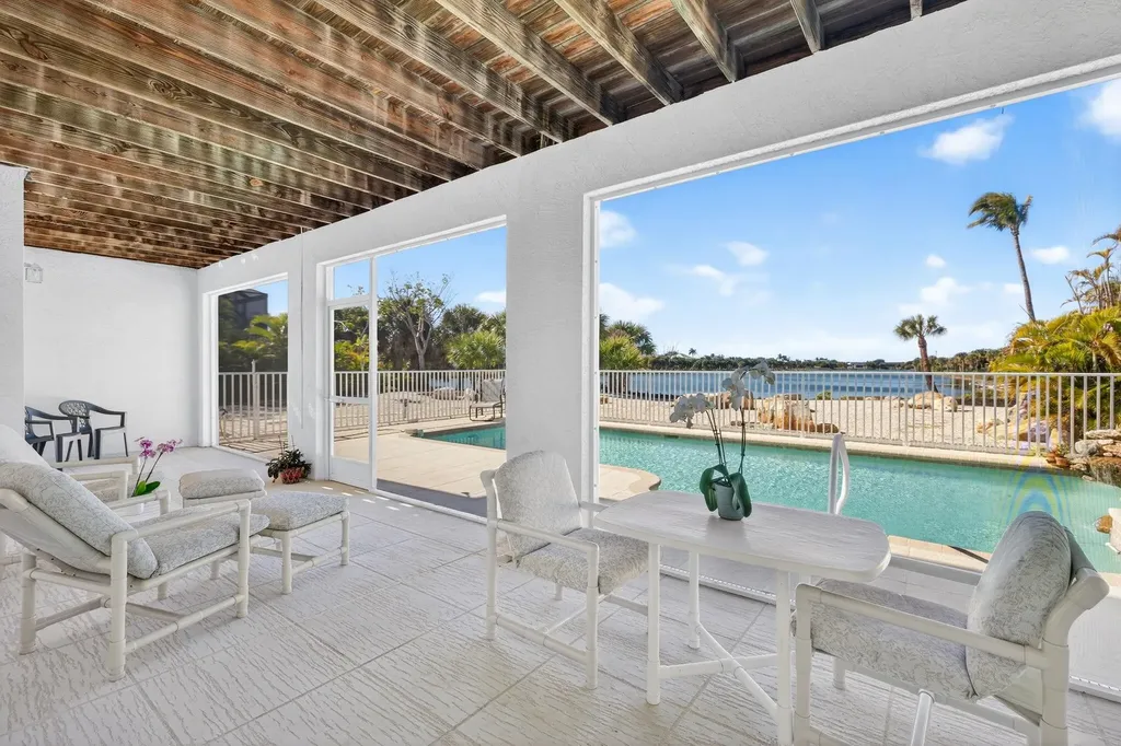 517 Lake Murex Circle Sanibel FL 33957