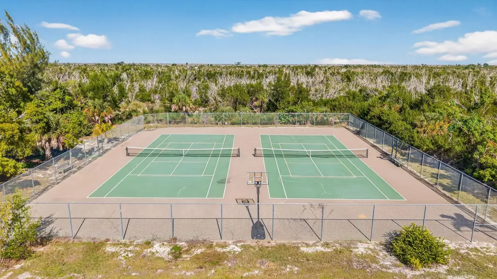 517 Lake Murex Circle Sanibel FL 33957