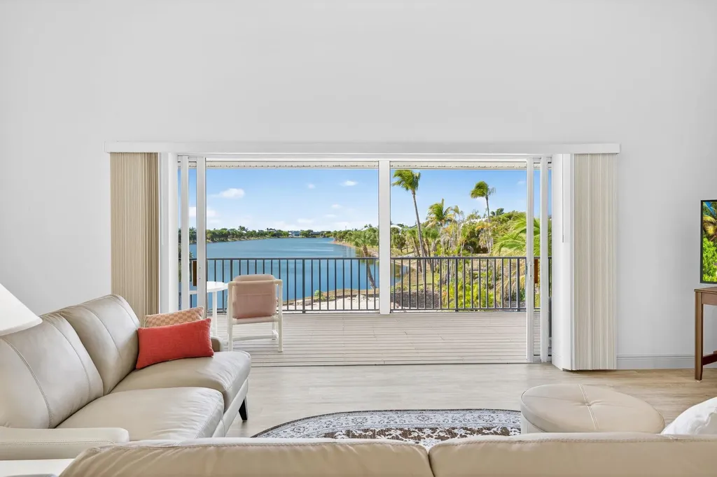 517 Lake Murex Circle Sanibel FL 33957