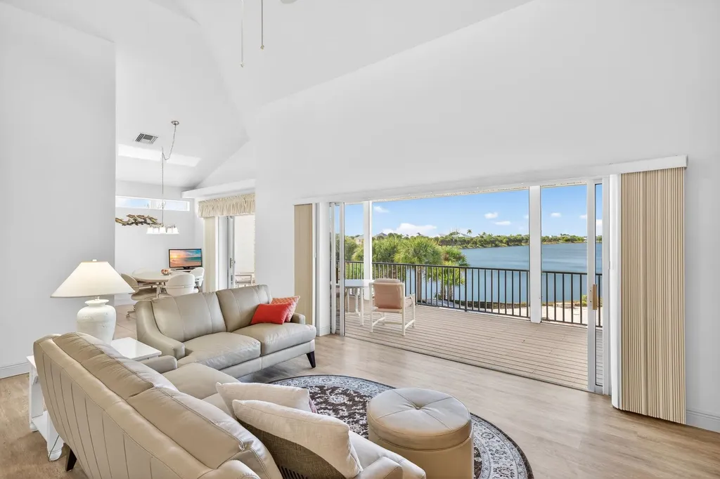 517 Lake Murex Circle Sanibel FL 33957