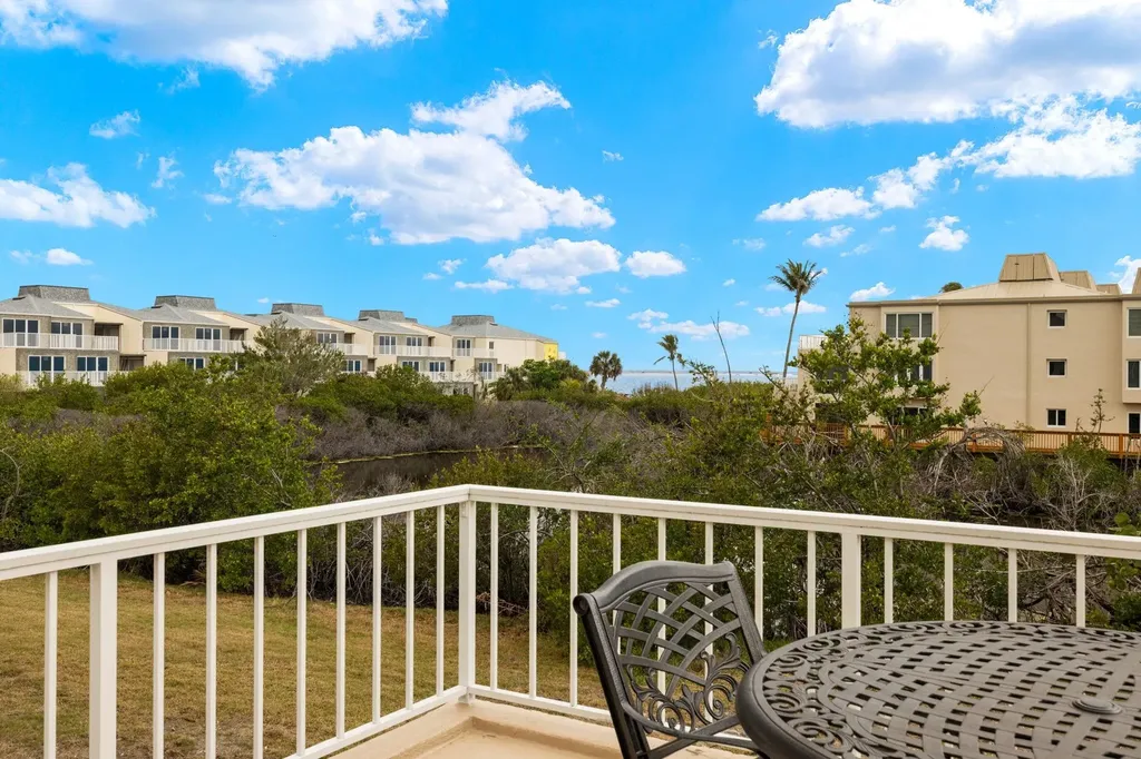 200 Periwinkle Way Sanibel FL 33957