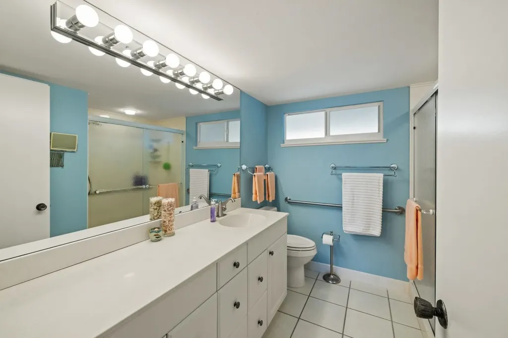 200 Periwinkle Way Sanibel FL 33957