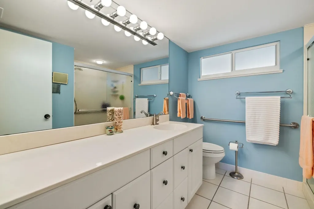 200 Periwinkle Way Sanibel FL 33957