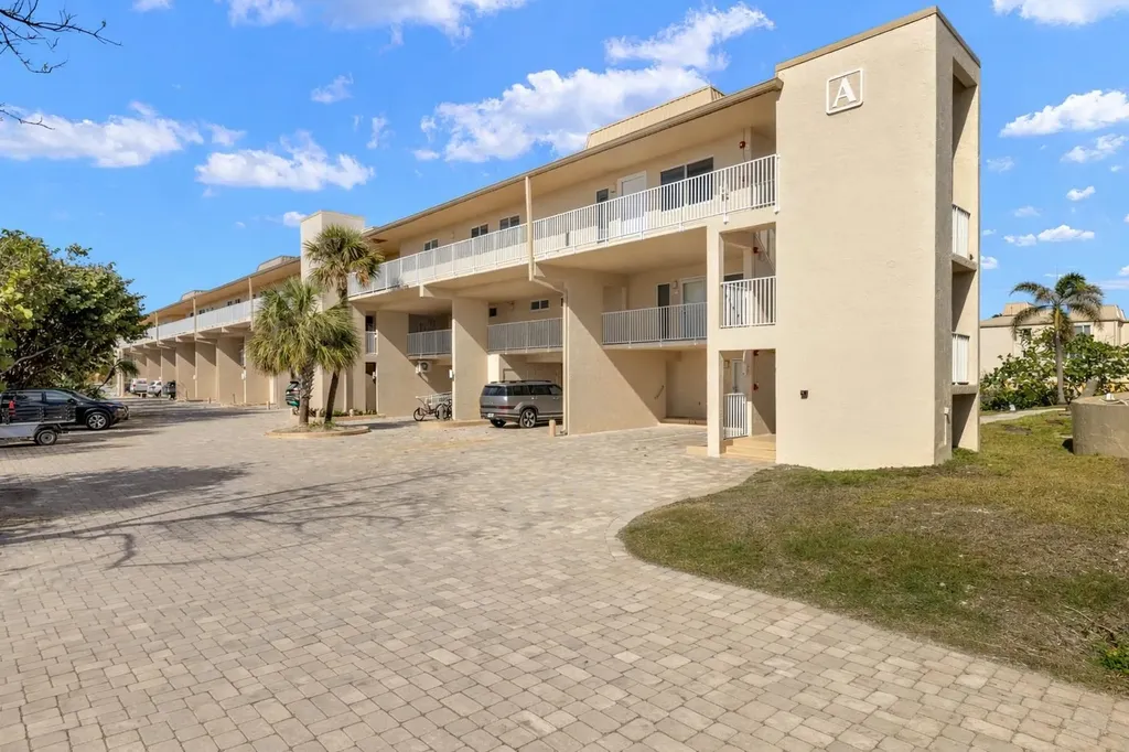 200 Periwinkle Way Sanibel FL 33957