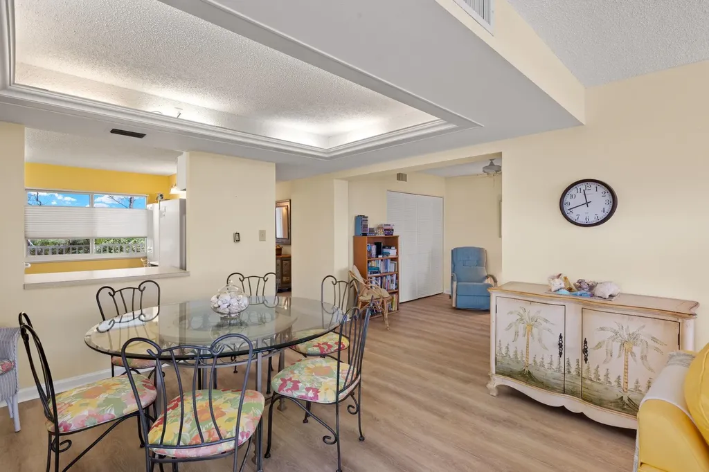 200 Periwinkle Way Sanibel FL 33957