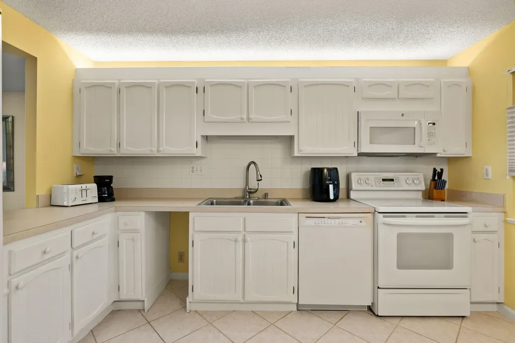 200 Periwinkle Way Sanibel FL 33957