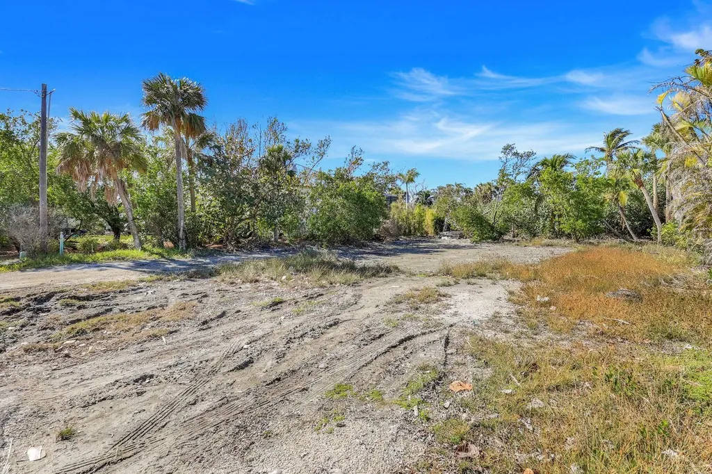 651 Donax Street Sanibel FL 33957