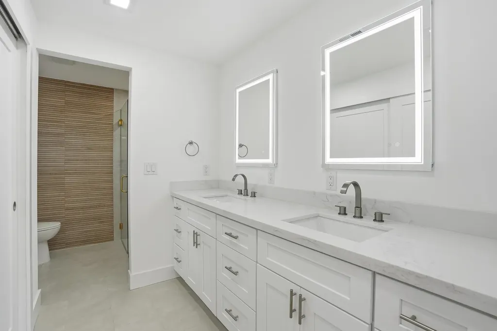 1040 Kings Crown Drive Sanibel FL 33957-0000