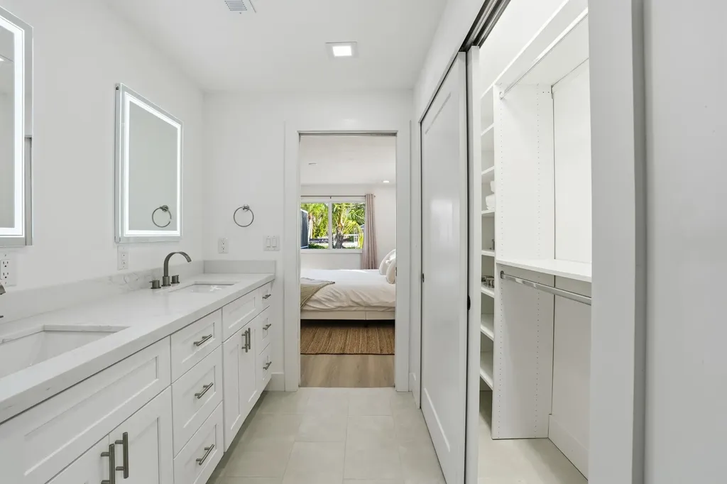 1040 Kings Crown Drive Sanibel FL 33957-0000