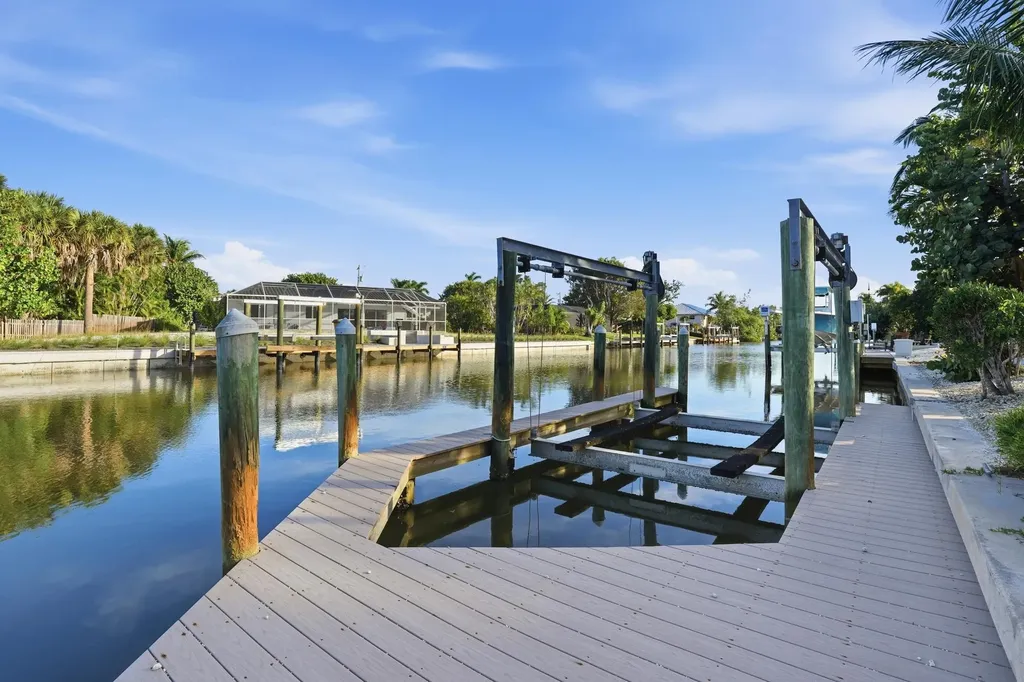 1040 Kings Crown Drive Sanibel FL 33957-0000