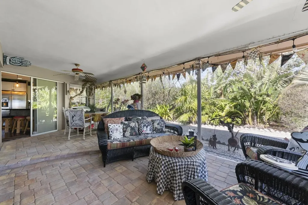 6076 Castaways Lane Sanibel FL 33957